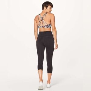 Lululemon In Movement Crop *Everlux 19" Size 6